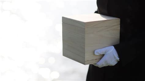 What is a water cremation? How the sustainable ‘boil in the bag ...