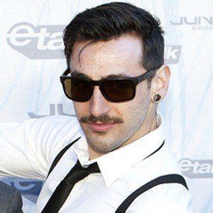 Jacob Hoggard - Age, Family, Bio | Famous Birthdays