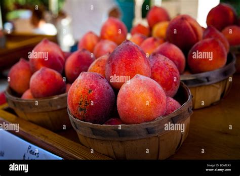 South carolina peaches hi-res stock photography and images - Alamy