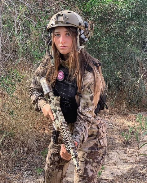 Pin by Airsoft How on Airsoft Wallpaper | Military girl, Girl guns, Military women