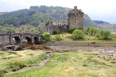 Eilean Donan Castle -Clan Mackenzie Stronghold Stock Photo - Image of ...