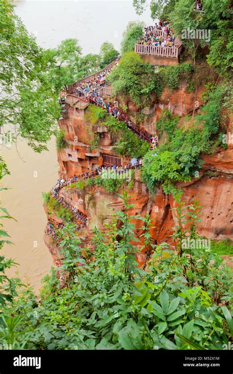 mountain stairs to big buddha leshan Stock Photo - Alamy