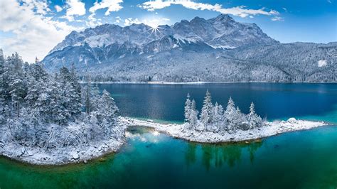 Braxen Bay on Lake Eibsee near Grainau against Zugspitze, Werdenfelser Land, Upper Bavaria ...