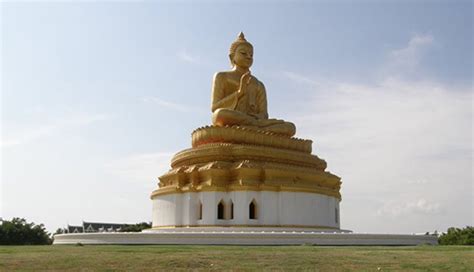 5 Buddhist Pilgrimage Sites To Visit in India - lifeberrys.com