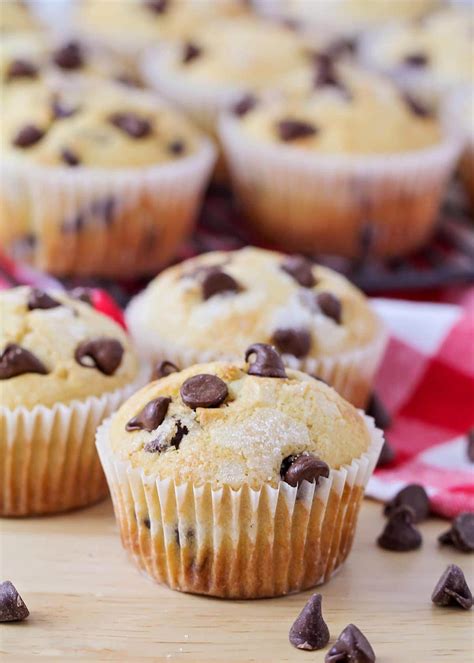 EASY Homemade Chocolate Chip Muffins | Lil' Luna