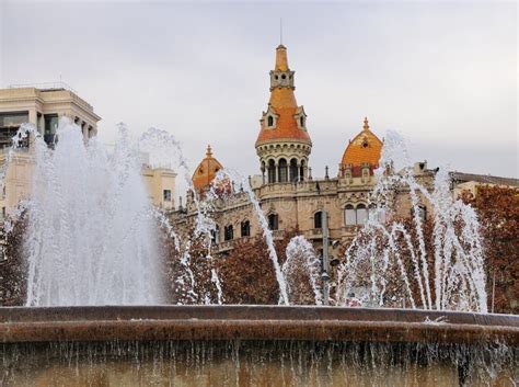 Fountain on Placa De Catalunya Stock Photo - Image of flow, spain: 17533116