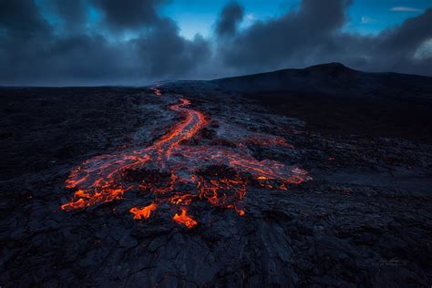 Hawaii Volcano Lava Flow - Nature HD Wallpaper by Tom Kualii