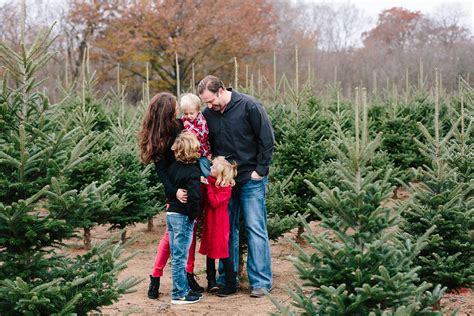 Christmas Tree Farm Family Pictures - Mae Photo