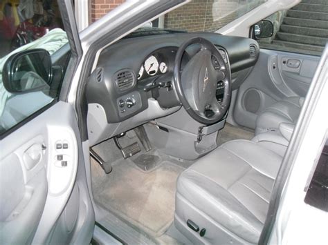 2005 Chrysler Town & Country - Interior Pictures - CarGurus