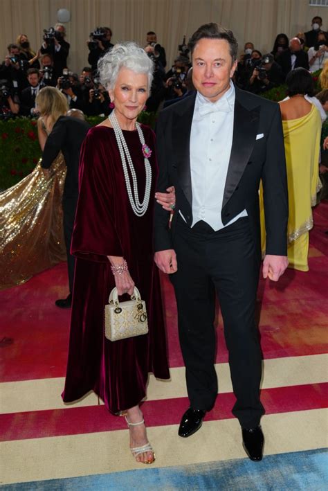 Elon Musk & Grimes’ Met Gala Debut & Her Tesla Choker Necklace ...