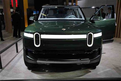 Rivian R1S Electric SUV: First Look - Autotrader