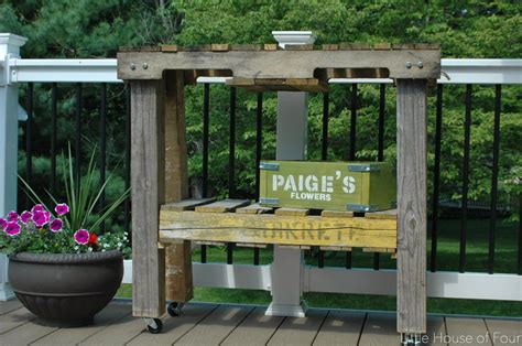 20 Awesome DIY Pallet Projects | Little House of Four - Creating a beautiful home, one thrifty ...