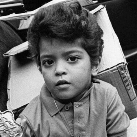 Bruno Mars as a kid ♕ @badgalronnie ♕ | Celebridades crianças, Bruno mars, Cantores