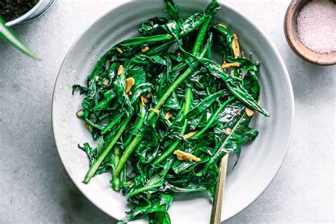 Sautéed Dandelion Greens ⋆ 10-Minute Dandelion Leaves Side Dish