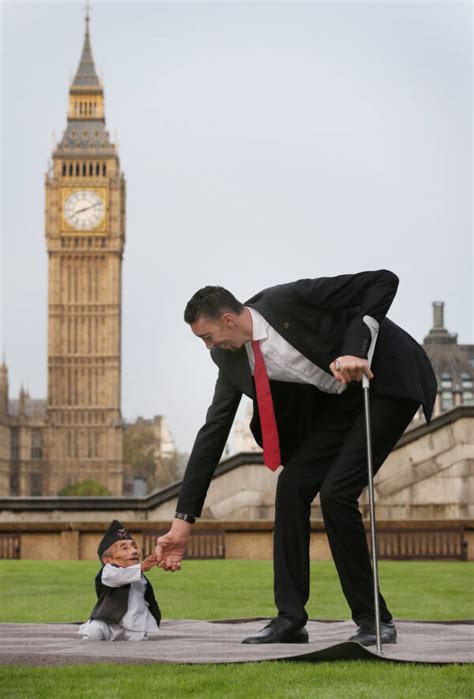 Meet Sultan Kösen, The Tallest Man Alive