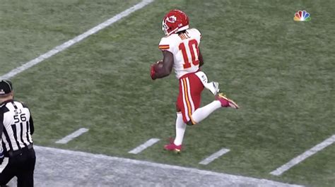 Tyreek Hill's Touchdown Celebration Is Going Viral Today - The Spun