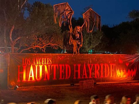 Resumen del evento: Los Ángeles Haunted Hayride 2022 combina laberintos ...