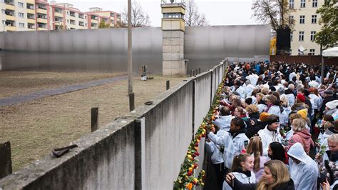 Berlin Wall anniversary: Germany marks 30 years since barrier's fall