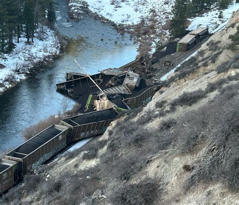 UP coal train derails in Feather River Canyon - Trains