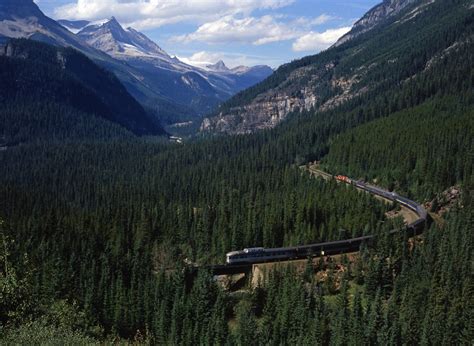 Railpictures.ca - Peter Gloor Photo: Spiral Tunnel view from Highway 1 viewpoint | Railpictures ...