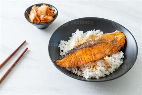 Grilled Salmon with Soy Sauce Rice Bowl 7287835 Stock Photo at Vecteezy