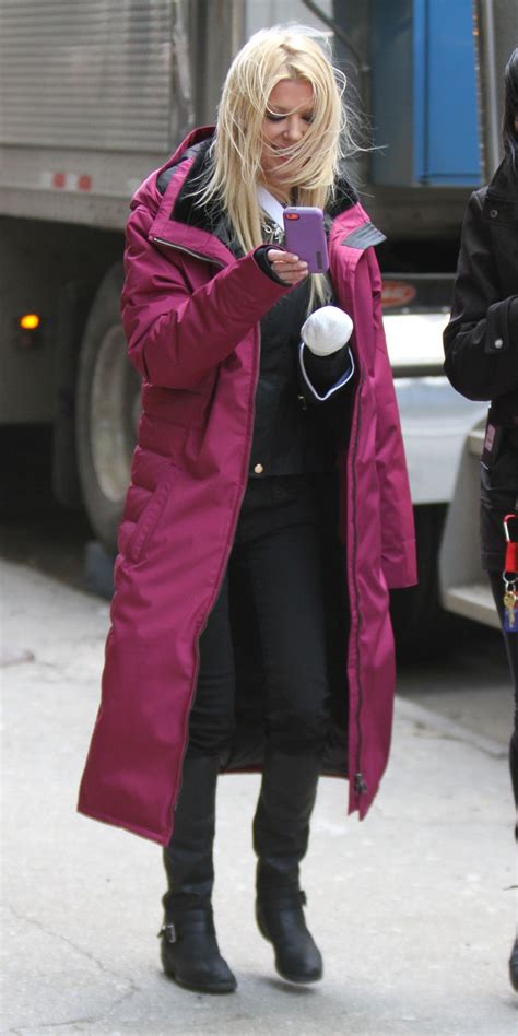 Tara Reid - 'Sharknado 2' Movie Set Photos - Manhattan, February 2014 • CelebMafia