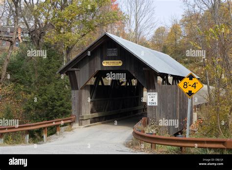 Vermont: Stowe / covered bridge Stock Photo - Alamy