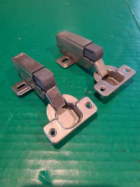 LOT OF 2 Blum SOFT CLOSE Cabinet Hinge 70T555-01 w/ Quick Release Base ...