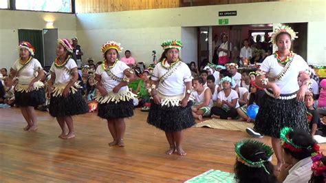 Kiribati Dancing 2015 - YouTube