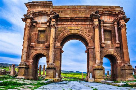 Timgad 1 - Arch of Trajan (Timgad) - Wikipedia Archaeological ...