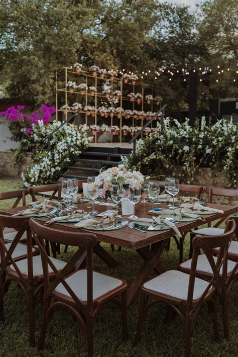 The Ultimate Guide to Planning a Backyard Wedding - Junebug Weddings