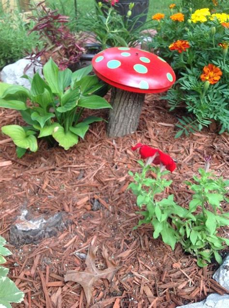 Homemade Mushroom Garden Decorations | Veggie garden design, Garden ...