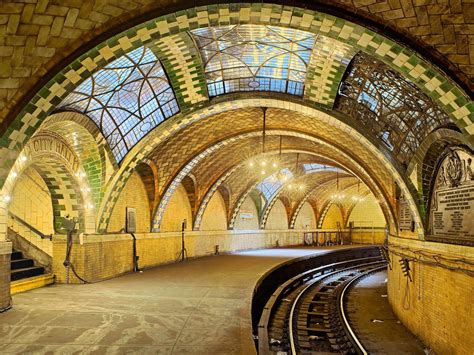 Abandoned City Hall subway station beneath New York City. Nyc Subway, Abandoned City, Abandoned ...