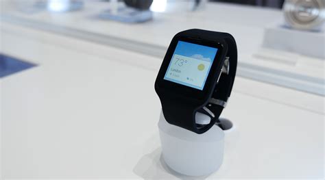 Hands-on with Sony's Android Wear-powered SmartWatch 3 (Video)