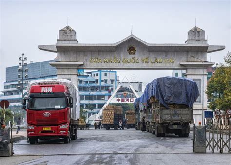 Vietnames Side Of The Border Crossing With Hekou, China. Editorial Image - Image: 43111340