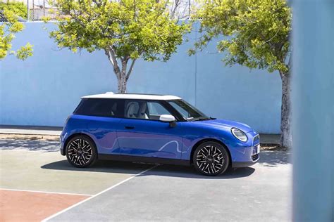 Estas son las primeras imágenes oficiales del nuevo MINI Cooper 2025 - AutoDinámico