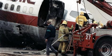 Crash of a Boeing 737-3B7 in Los Angeles: 22 killed | Bureau of ...