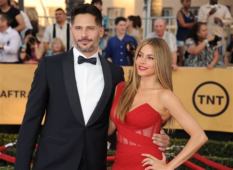 Sofia Vergara shows off engagement 'bling-bling' from Joe Manganiello ...