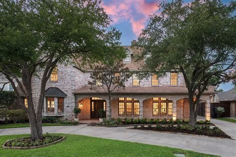 Renovated Dallas House, Spacious Elegance, Modern Comfort,