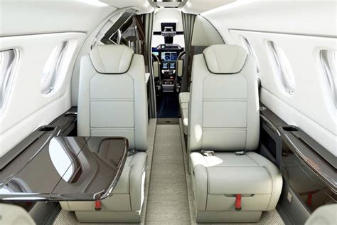 Phenom 300 review: Three advantages of this light jet - Airly