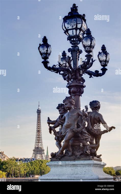 Sculpture pont alexandre iii hi-res stock photography and images - Alamy