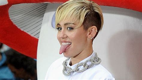 What Miley Cyrus' Tongue Says About Her Health - ABC News