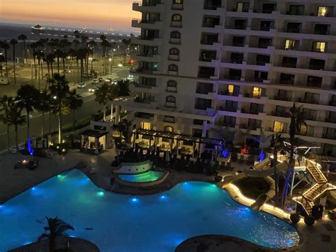 Huntington Beach Hilton Waterfront Beach Resort Tour – A's Adventure ...