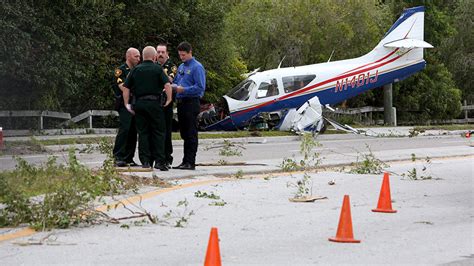 Dramatic dashcam VIDEO captures plane crashing on Florida highway — RT ...