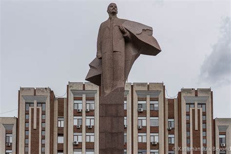 Monument to Vladimir Lenin in Tiraspol, Transnistria