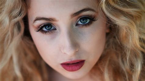 How To Get Shallow Depth of Field for Portraits - Photography Blog Tips ...