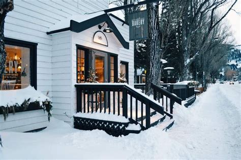 The Ultimate Winter Getaway: Jackson Hole - Bon Traveler | Winter getaway, Jackson hole, Winter