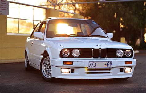 ホワイトBMW E30クーペ、 BMW、 ホワイト、 フロント、 E30、 HDデスクトップの壁紙 | Wallpaperbetter