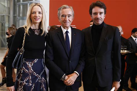 Bernard Arnault makes daughter Delphine Christian Dior CEO