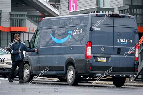 Amazon Prime Driver Makes Delivery Pittsburgh Editorial Stock Photo ...